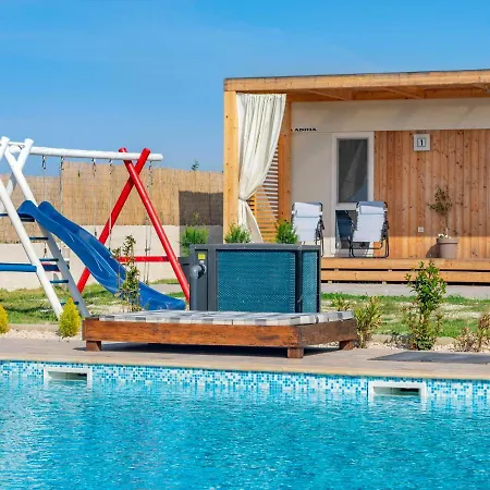 Holiday Brevilacqua.4 *